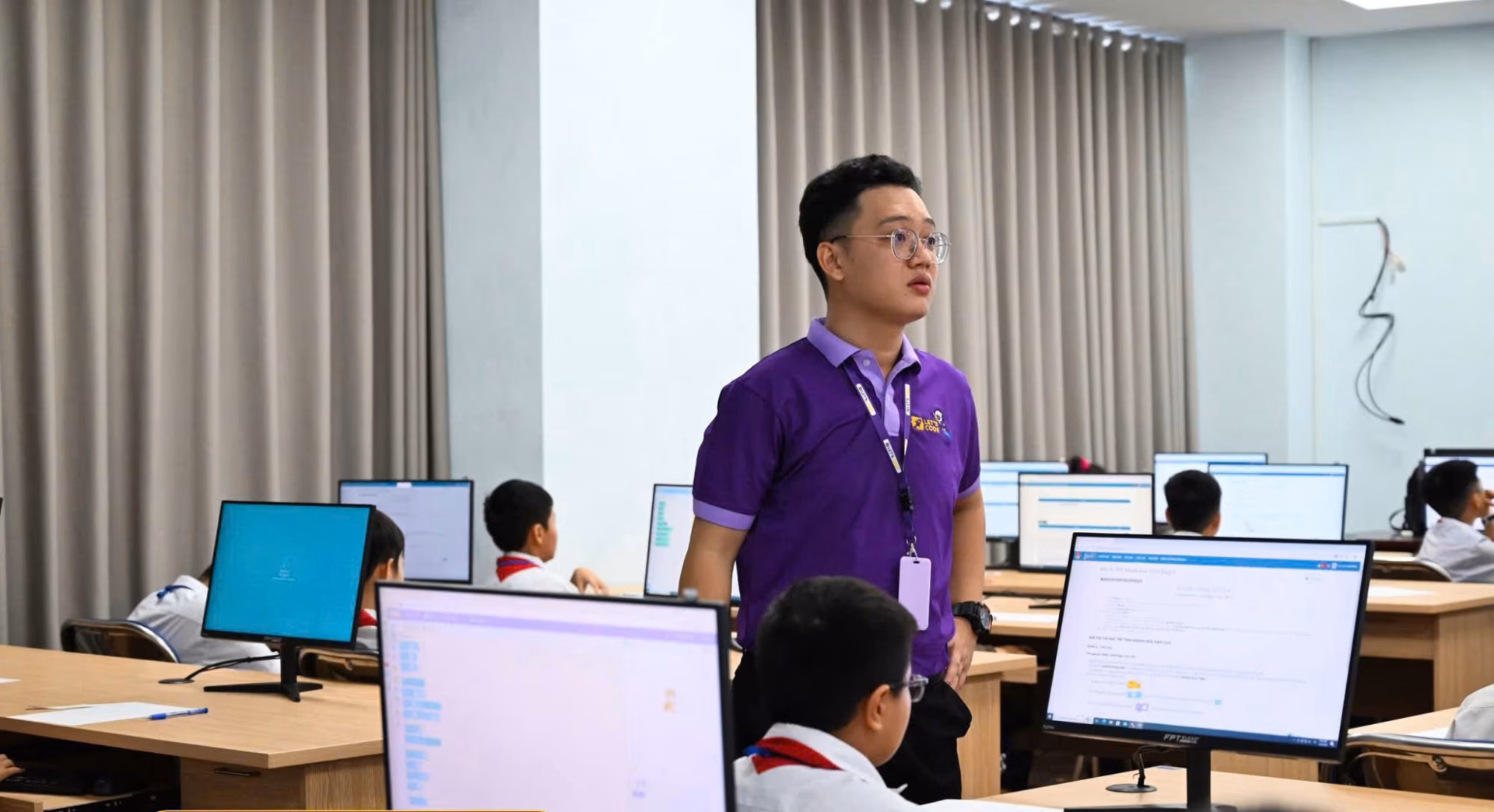 Đi coi thi cho tỉnh về IT 🥰